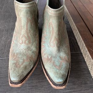 Ariat naturally distressed Dixon boots size 8.5